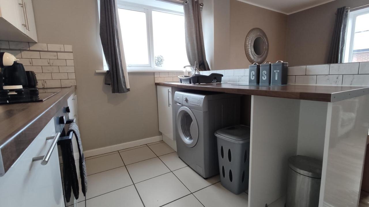 Modern 1-Bed Flat In Wigan Apartamento Exterior foto
