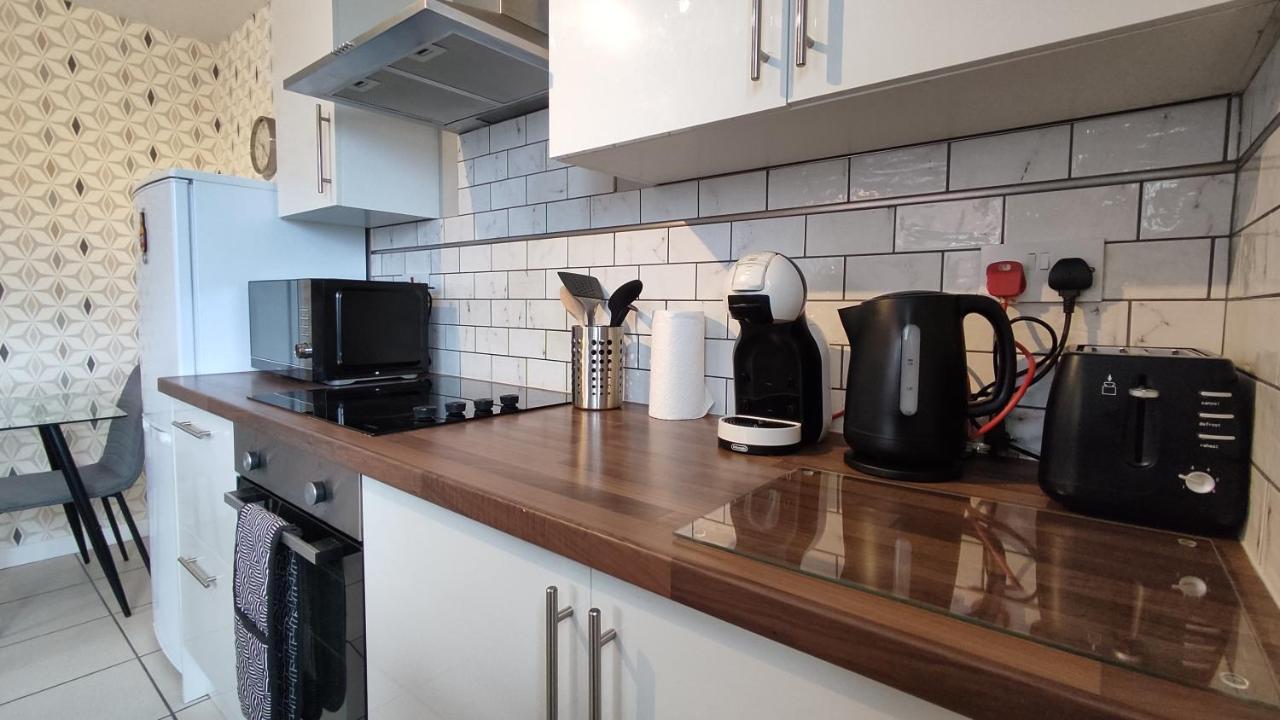 Modern 1-Bed Flat In Wigan Apartamento Exterior foto