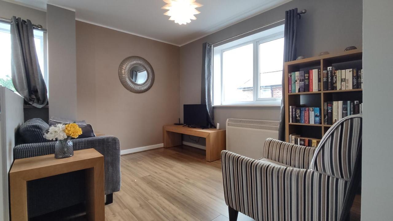 Modern 1-Bed Flat In Wigan Apartamento Exterior foto