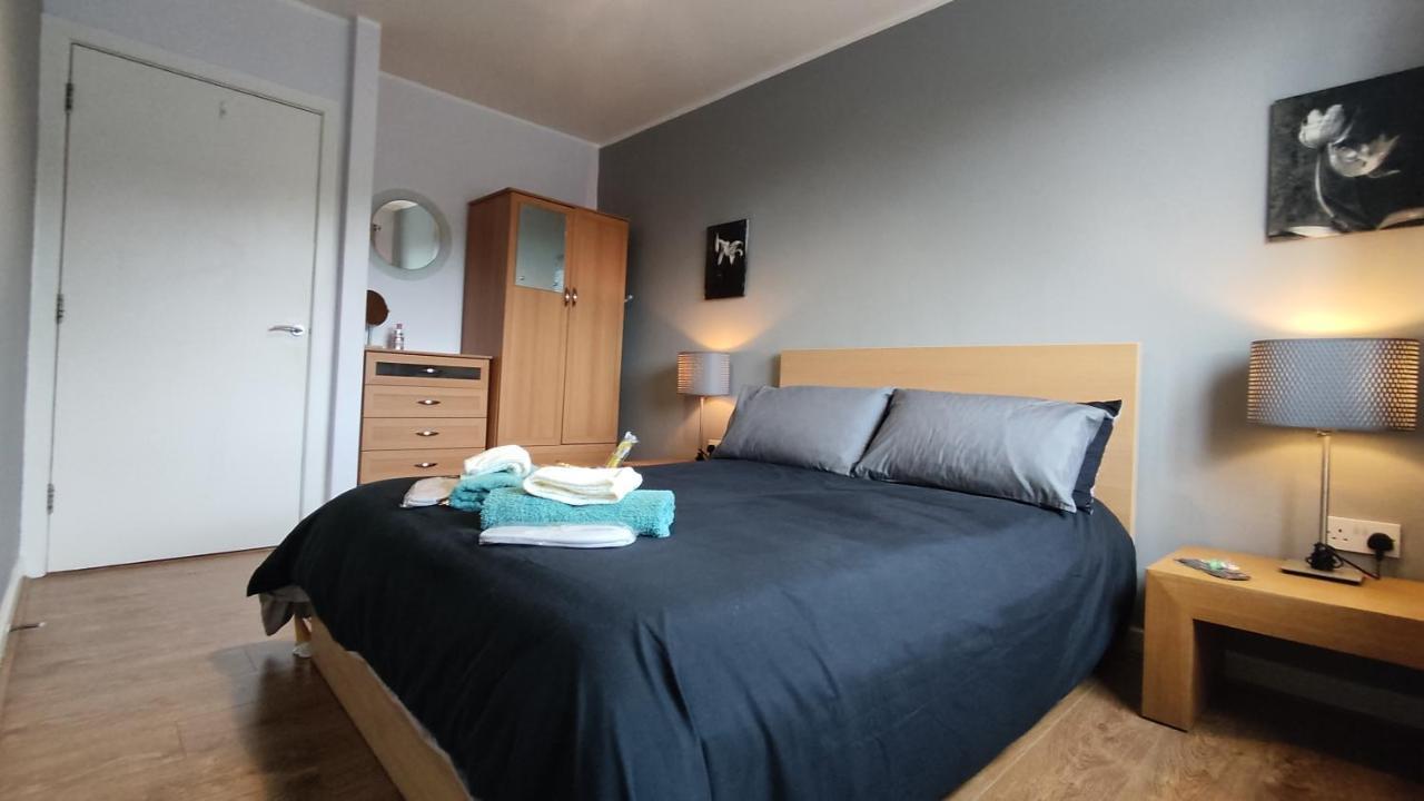 Modern 1-Bed Flat In Wigan Apartamento Exterior foto