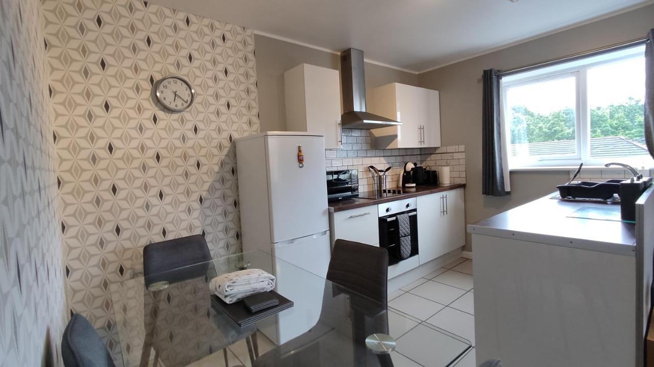 Modern 1-Bed Flat In Wigan Apartamento Exterior foto
