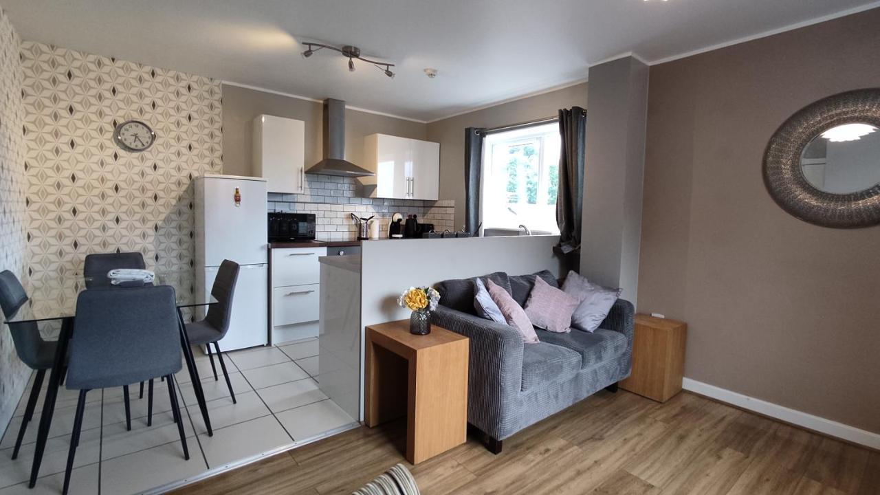 Modern 1-Bed Flat In Wigan Apartamento Exterior foto