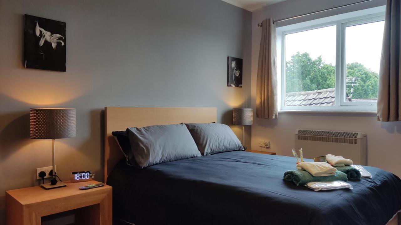 Modern 1-Bed Flat In Wigan Apartamento Exterior foto